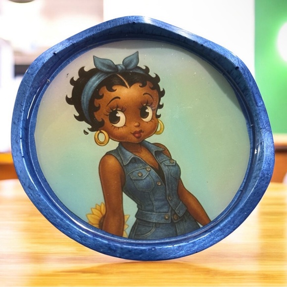 NORE’S NOVELTIES HANDCRAFTED DESIGNS Other - NORE’S NOVELTIES Single Handcrafted Ashtray-Styled Coaster “STYLIN BETTY”